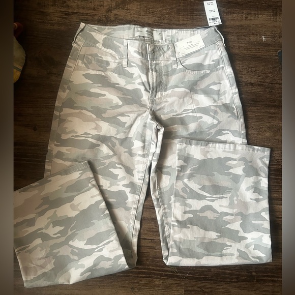 Hollister Pants - Women’s Camouflage wide leg loose fit pants
